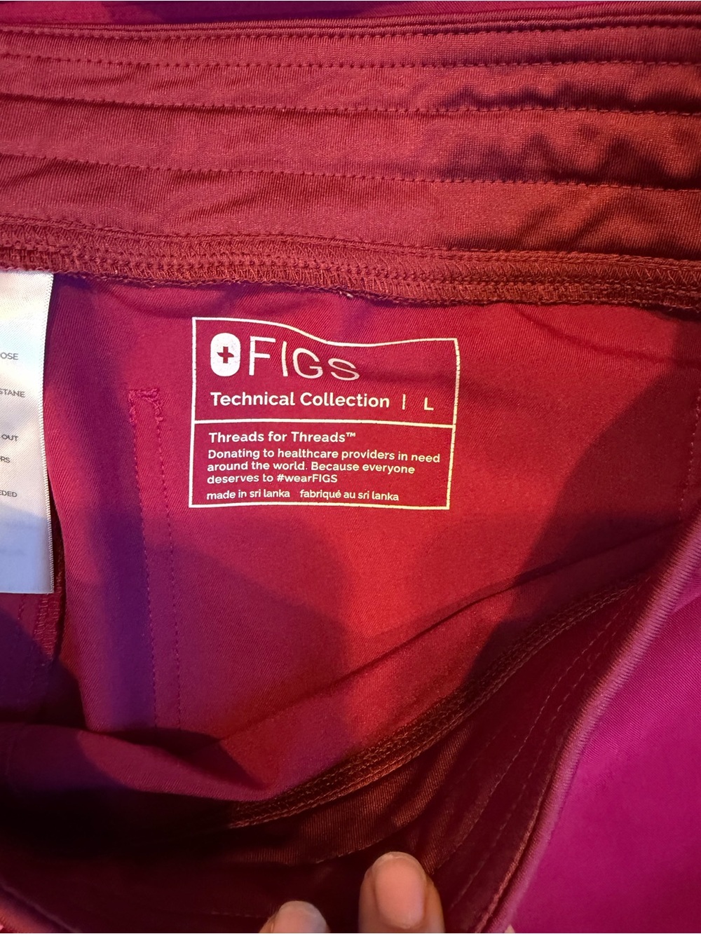 Figs Magenta 2 Pocket Scrub Top and Bottoms Size Large - Picture 4 of 6